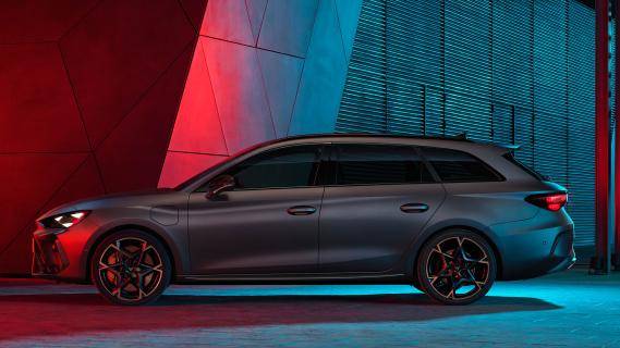 Cupra Leon Sportstourer facelift (2024) zijkant