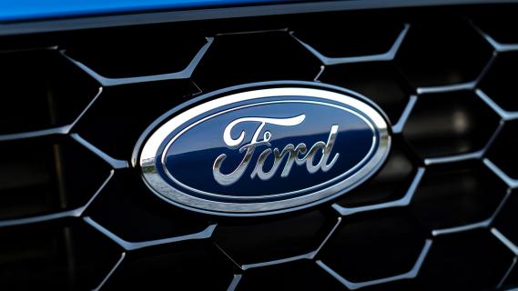 Ford Focus ST Edition (2024) grille Ford-logo