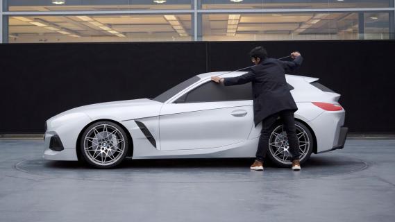 Geheime BMW's conceptauto's BMW Concept Touring Coupé zijkant met ontwerper