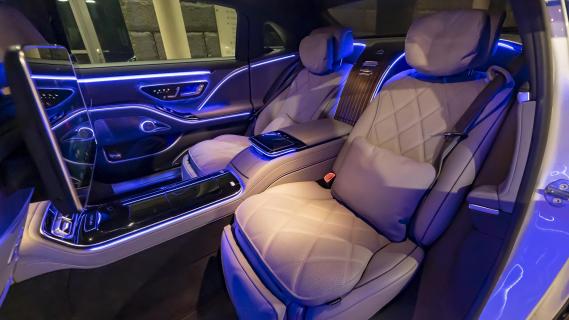 Mercedes-Maybach S 580 achterbank donker