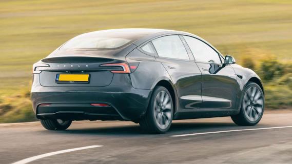 Tesla Model 3 facelift nederlands kenteken schuin achter