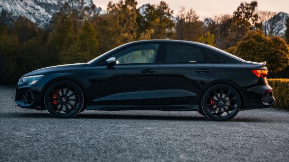 Abt Audi RS 3-S Limousine zijkant