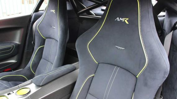 Aston Martin Vantage V8 AMR stoelen