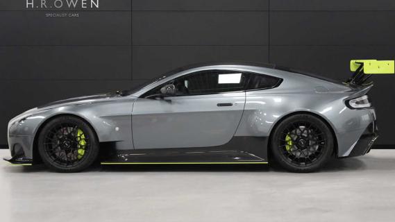 Aston Martin Vantage V8 AMR zijkant