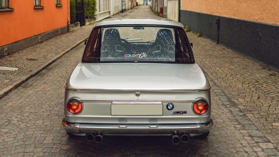 BMW 2002 TTI achterkant stilstaand