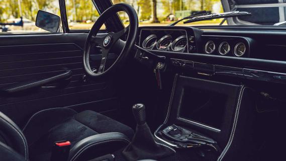 BMW 2002 TTI M3 motor interieur