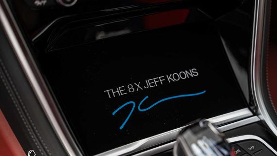 BMW M850i Gran Coupé x Jeff Koons logo interieur