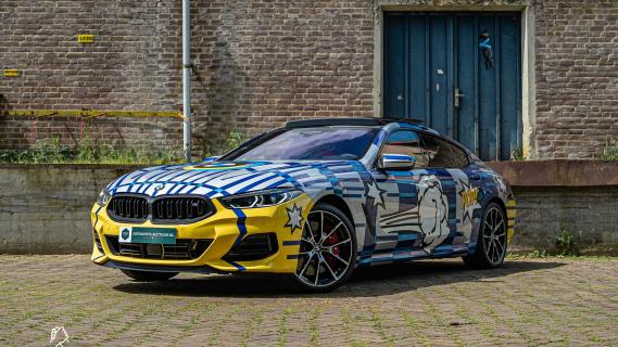 BMW M850i Gran Coupé x Jeff Koons schuinvoor links