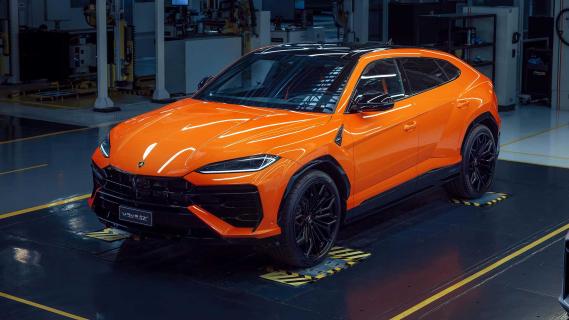 Lamborghini Urus SE (PHEV) in de fabriek (garage)