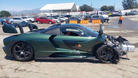 Gecrashte McLaren Senna veiling zijkant