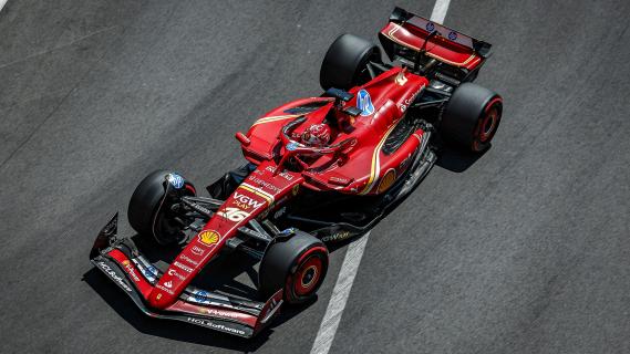 GP van Monaco 2024 Leclerc rijdend boven schuin voor