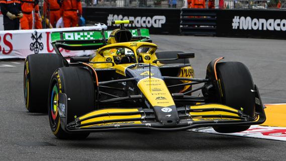 GP van Monaco 2024 Norris rijdend schuin voor chicane