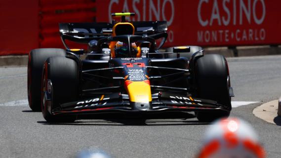 GP van Monaco 2024 Pérez rijdend voorkant