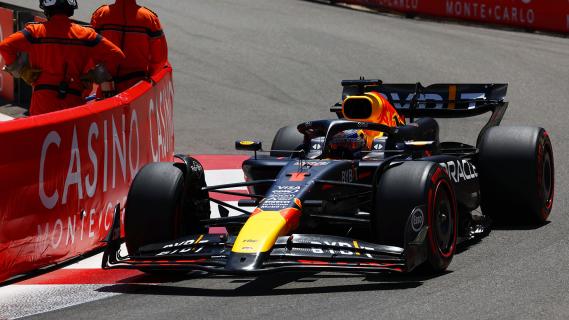 GP van Monaco 2024 Verstappen rijdend schuin voor bocht