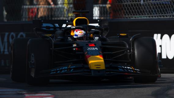 GP van Monaco 2024 Verstappen rijdend schuin voor