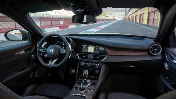 Alfa Romeo Giulia Quadrifoglio Super Sport interieur