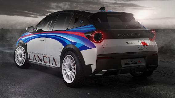 Lancia Ypsilon HF Rally 4 rallyauto schuin achter