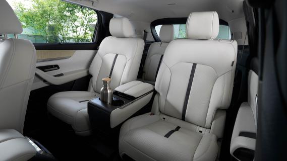 Mazda CX-80 2024 advertorial: interieur achterbank captain's chairs