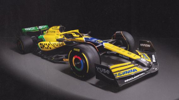 McLaren F1-auto Monaco GP 2024 Senna-kleurstelling schuin voor