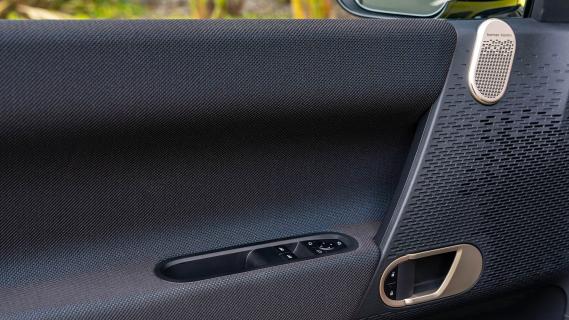 Mini Cooper SE: 1e rij-indruk 2024 - interieur detail deurpaneel materiaal gerecycled