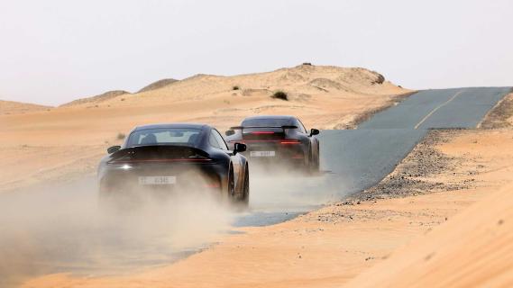 Porsche 911 Hybrid woestijn