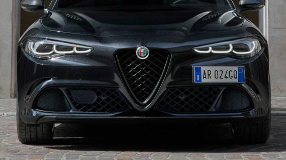 Alfa Romeo Giulia Quadrifoglio Super Sport grille Scuetto