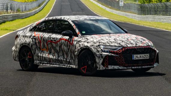 Audi RS 3 sedan (Pre-productiemodel) 2024 Nürburgring Nordschleife record compacte auto's statisch schuin voor