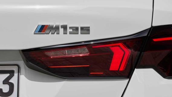 BMW M135 1-serie badge
