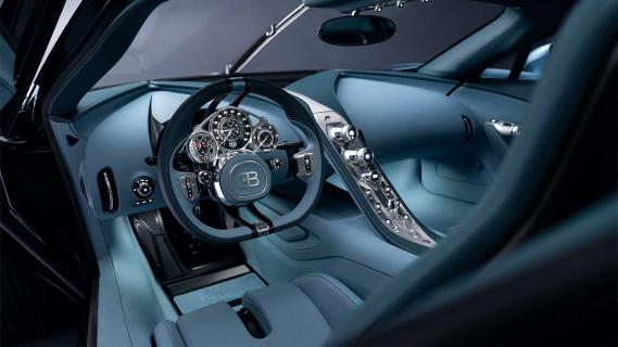 Bugatti Tourbillon interieur overzicht vanuit bestuurder