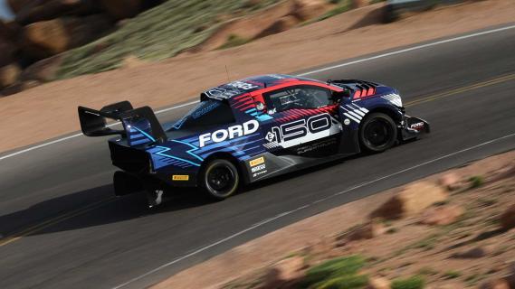 Ford F-150 SuperTruck Pikes Peak rijdend zijkant