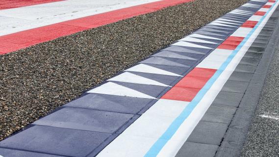 GP van Oostenrijk 2024 blauwe lijn bij kerb grindbak grindstrip
