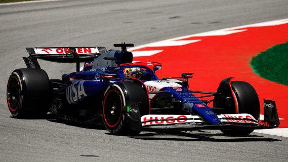 GP van Spanje 2024 Ricciardo rijdend schuin voor