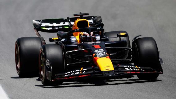 GP van Spanje 2024 Verstappen rijdend voor