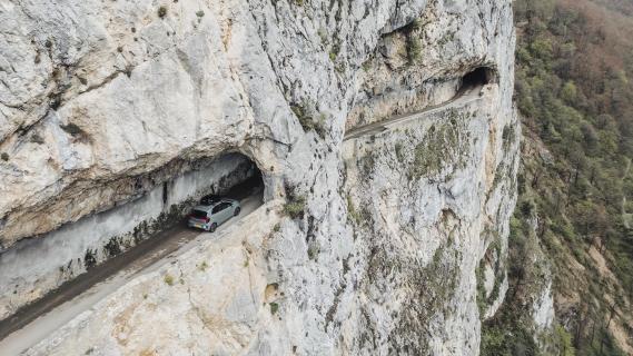 Kia Picanto (2024) bergweg tunnel