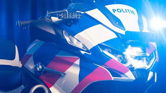 politie motorfiets BMW R 1250 RT-P schuin voor dichtbij