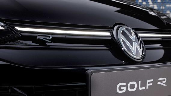 Volkswagen Golf R 8.5 (2024) Black Edition grille verlicht logo R-badge