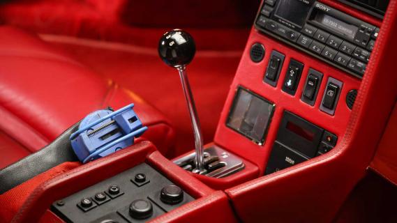 Ferrari Testarossa Koenig Specials interieur versnellingspook