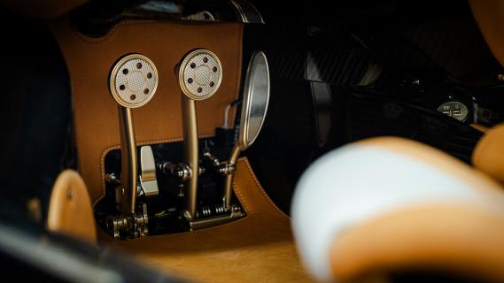 Pagani Huayra Epitome interieur pedalen