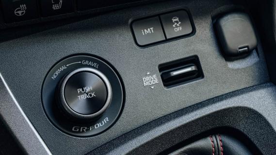 Toyota GR Yaris 2024 review: interieur detail knoppen rijmodi