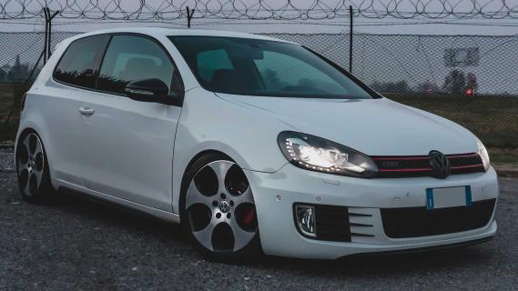 Volkswagen Golf VI GTI schuin voor