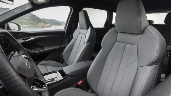 Audi Q6 e-tron instapper interieur