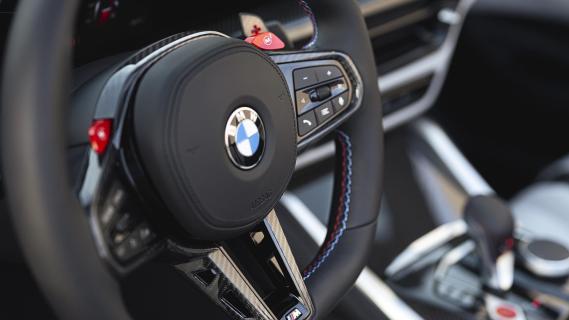 BMW M4 Competition M xDrive Cabrio 2024 review: interieur detail stuur