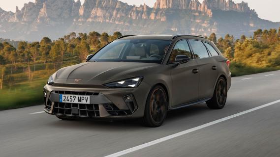 Cupra Leon Sportstourer VZ Performance 2024 review: 3/4 voor rijdend