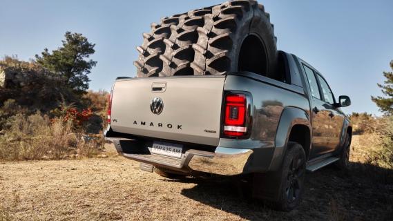 nieuwe oude Volkswagen Amarok laadbak banden