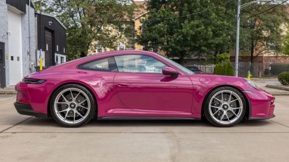 rechts zijkant Ruby Red 911 GT3 Touring