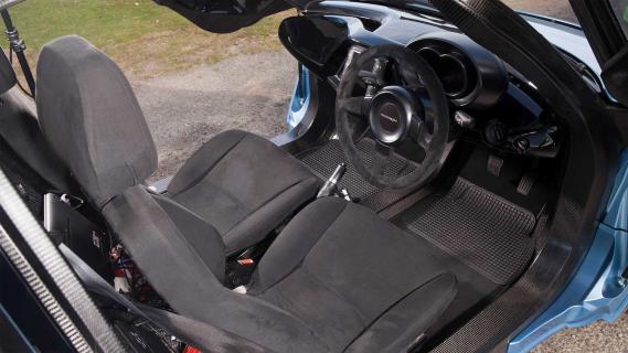 Koolstofvezel iinterieur Waterstofauto Watersimple (Rasa)