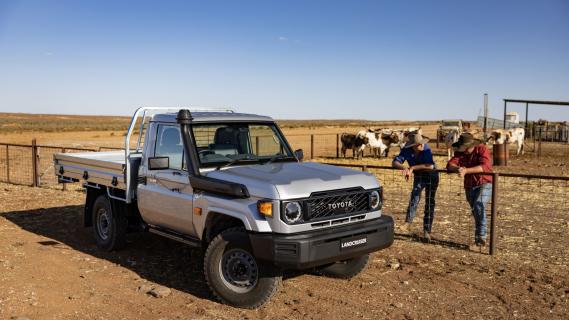 Toyota Land Cruiser 70 pickup zilver