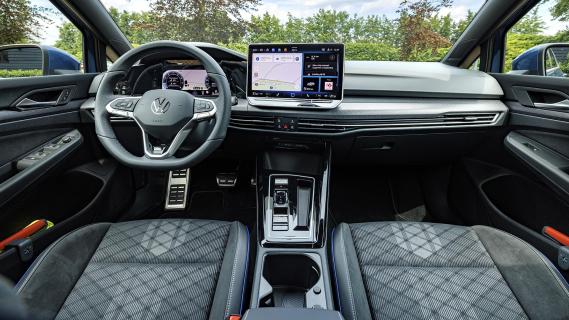 Volkswagen Golf 1.5 eTSI 116 pk R-Line Edition 2024 review: interieur dashboard