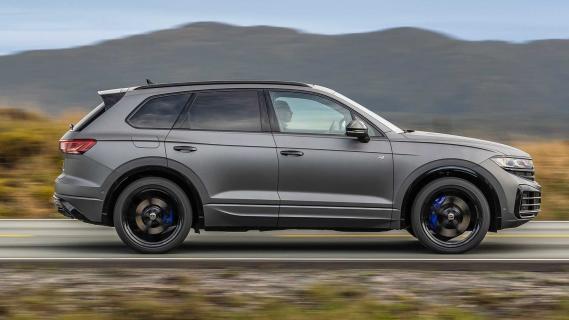 Matgrijze Volkswagen Touareg R (2024)