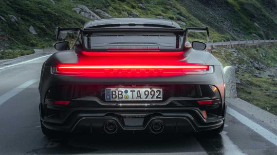 Techart GTstreetR Monochrome 911 Turbo S (2024) achterzijde remlicht aan